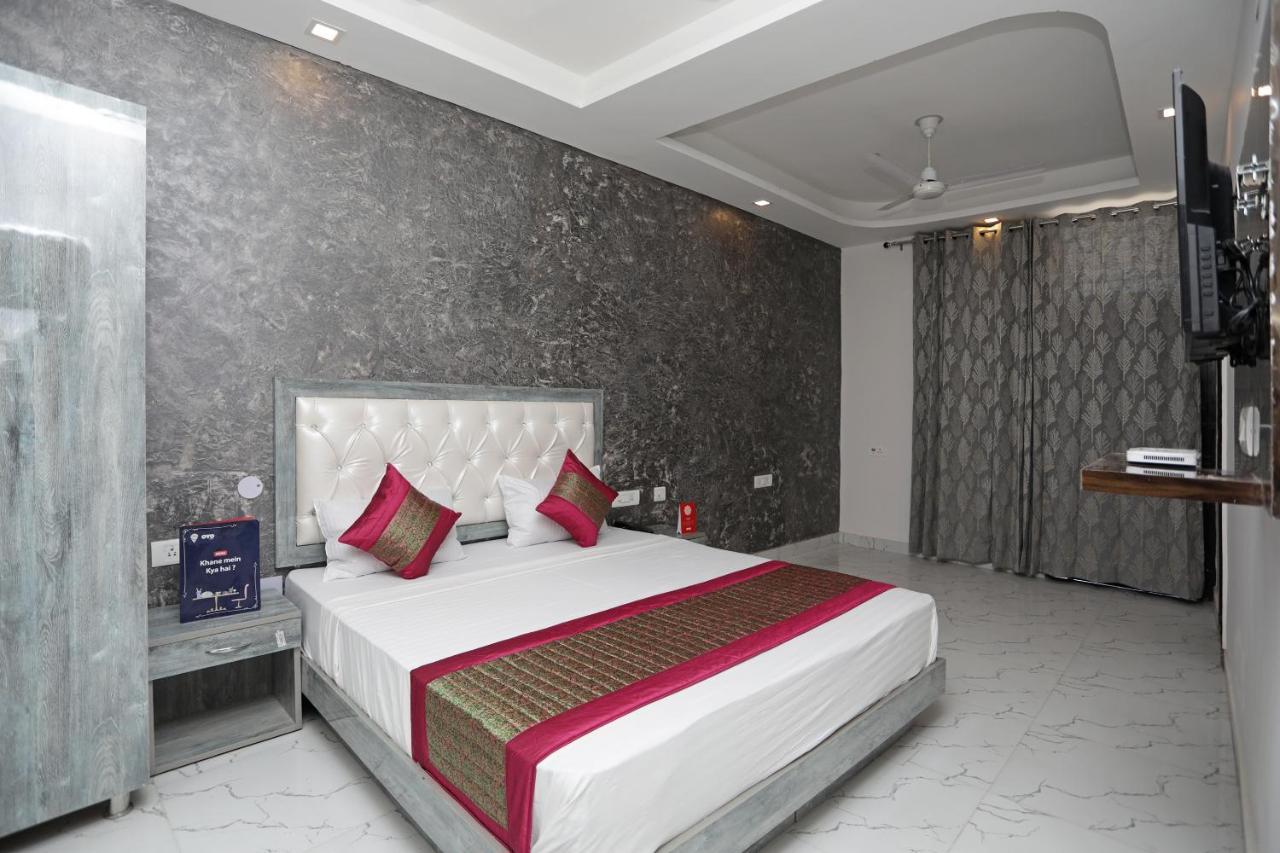 Oyo 12673 The Diplomat Inn Delhi  Eksteriør bilde