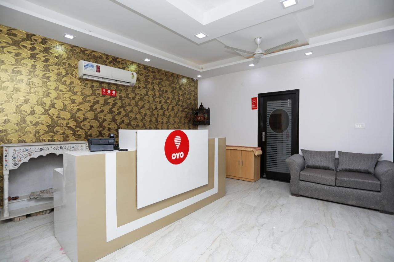 Oyo 12673 The Diplomat Inn Delhi  Eksteriør bilde