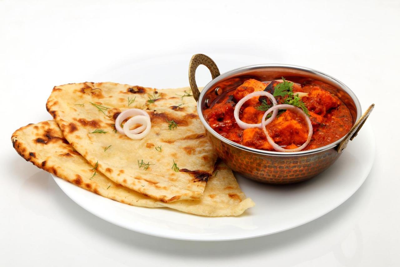 Oyo 12673 The Diplomat Inn Delhi  Eksteriør bilde