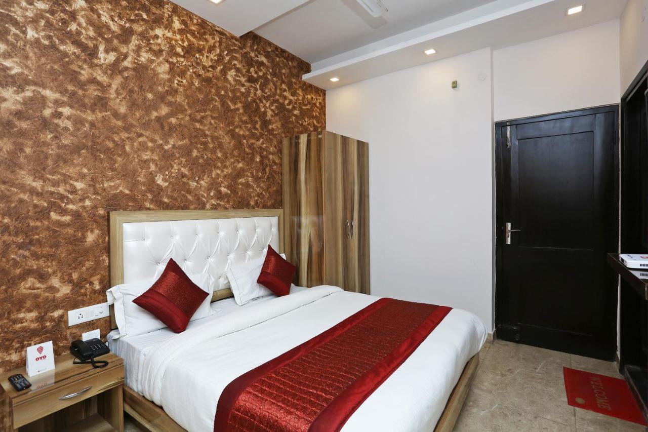Oyo 12673 The Diplomat Inn Delhi  Eksteriør bilde